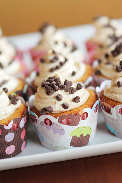 chocolate-chip-cookie-dough-cupcakes